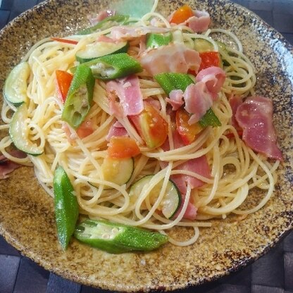 夏野菜がたくさん食べられて、彩りも良いですね。にんにく生姜の風味も暑い日にピッタリで、おいしく頂きました♪